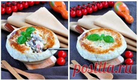 Порционный пирог из сёмги, грибов и риса на сковороде