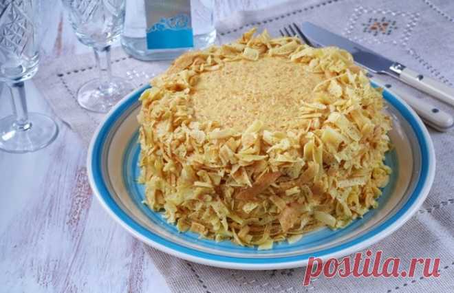 ЗАКУСОЧНЫЙ БЛИННЫЙ ТОРТ С МУССОМ ИЗ ЛОСОСЯ, ОВОЩЕЙ И ТВОРОЖНОГО СЫРА