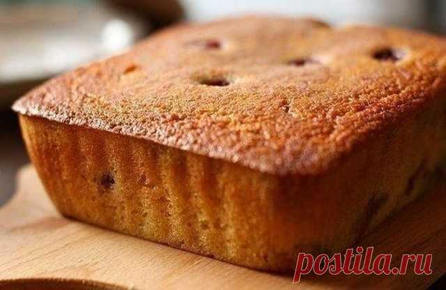 Манник - очень вкусный пирог для ваших деток 

Ингредиенты: 
-1 стакан манки 
-120 г сметаны (15-20%) 
-1 стакан сахара 
-3 яйца 
-1 чайная ложка разрыхлителя 
-1 стакан муки 

Приготовление: 
Манник - очень простой в приготовлении, но одновременно очень вкусный пирог. Несмотря на то, что в его составе манная крупа, он понравится даже тем, кто ее терпеть не может. 
Ну а вкуснее всего готовить его с изюмом, отчего он становится еще слаще. Хотя можно добавить и любую другую ...