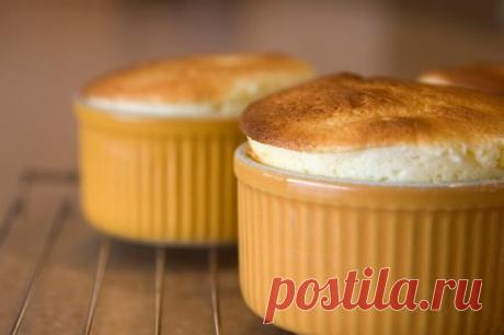 Творожное суфле за 5 минут
Легкий и полезный десерт сделает нашу жизнь вкуснее!
Продукты:
1. Творог обезжиренный — 200 гр. 2. Яйцо — 1 шт. 3. Яблоко без кожуры — 0,5 шт. 4. Изюм — 50 гр. 5. Корица — по вкусу
Как приготовить тв…