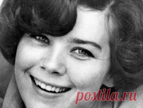 Тайны Ларисы Голубкиной: из-за чего актрису преследовали девушки, и почему после смерти Миронова она осталась одна