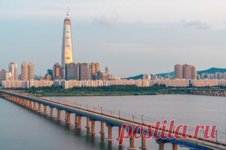 В Южной Корее прооперируют лидера оппозиции Ли Чжэ Мена после нападения. Вероятно, у политика повреждены яремные вены на шее.