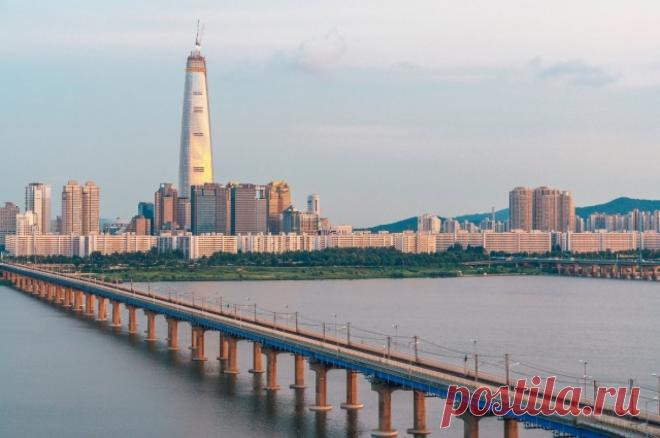 В Южной Корее прооперируют лидера оппозиции Ли Чжэ Мена после нападения. Вероятно, у политика повреждены яремные вены на шее.