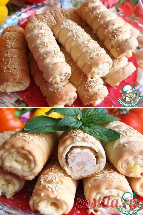 ТРУБОЧКИ С КУРИЦЕЙ И ПЛАВЛЕНЫМ СЫРОМ- кулинарный рецепт
Грудка куриная — 400 г
Сыр плавленый (16 пластинок) — 260 г
Мука пшеничная — 320 г
Молоко — 200 мл
Сахар — 1 ч. л.
Соль — 1/2 ч. л.
Дрожжи (сухие) — 1,5 ч. л.
Масло оливковое — 3 ст. л.
Масло растительное (для смазки противня) — 2 ст. л.
Кунжут — 2 ст. л.
Соевый соус (Kikkoman) — 30 мл
Паприка сладкая — 1/2 ч. л.

Источник: https://www.povarenok.ru/recipes/show/89895/?deliverymail=99