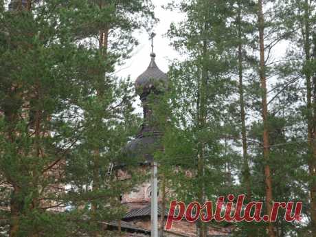 вид на старую церковь Покрова Пресвятой Богородицы в д.Хотнежа Ленобласти.