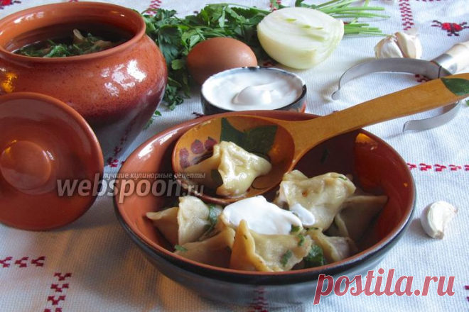 Кундюмы  Как готовить кундюмы с грибами и гречкой 
Кундюмы — старинное русское блюдо, современный вид приобрело в XVI веке. На Руси его готовили на протяжении нескольких столетий (с мономаховых времен). Эти пельмени как нельзя лучше подходят к постной трапезе, если в начинку не добавлять вареное яйцо. 
Основное отличие кундюмов — это специфический рецепт заварного теста (особое сочетание одновременно и заварного, и вытяжного теста).  
Начинка может быть приготовлена как из...