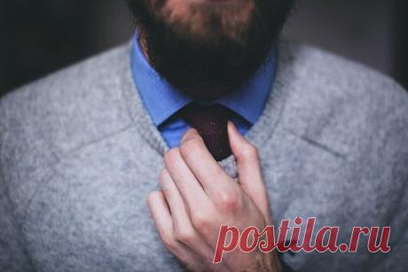 В Европе чиновникам предложили носить свитеры ради экономии электроэнергии. В Европе чиновникам разрешили пренебречь традиционным офисным дресс-кодом ради экономии электроэнергии. Этой зимой чиновникам предложили приходить на работу в теплой одежде, так как офисы в зданиях органов Европейского союза будут отапливаться до температуры 19 градусов.