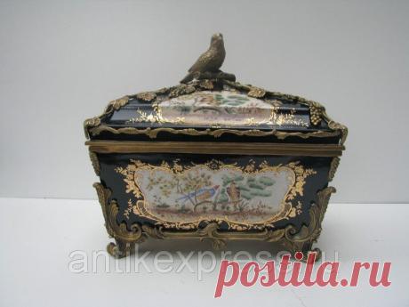 Старинная позолочена шкатулка