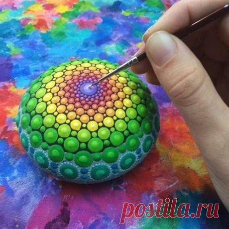 Гипнотически красивые мандалы на идеально круглых камнях