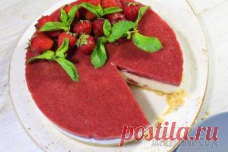 Торт без выпечки. Нежный, клубнично-мятный, сливочный торт без выпечки Летом я очень люблю готовить торты без выпечки. Такой торт получается в меру сладким, невероятно нежным, готовиться легко) Ингредиенты:
Основа:
Песочное печенье-200 гр.
Сливочное масло-100 гр.
Мусс:
Т...