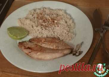 Скумбрия с рисом по-тайски. Это блюдо иногда ласково называют &quot;кошачьей едой&quot;, но это отнюдь не умаляет его значения, как наследия тайской кухни, которое объединяет поколения и сообщества. Скумбрию с рисом по-тайски обычно подают на Новый Год. Почему бы вам не повторить эту традицию?! Это простое, но очень вкусное блюдо займет достойное место на вашем новогоднем столе.