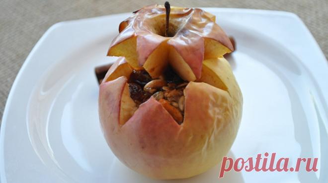 Запеченные яблоки с гранолой - ПУТЕШЕСТВУЙ ПО САЙТУ.