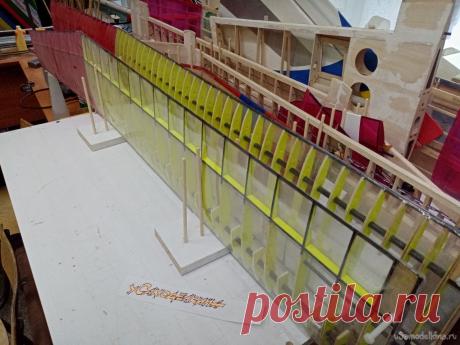 Подставка для крыльев, находящихся в работе Когда в моделке много проектов находящихся в работе, категорически не хватает места для размещения некоторых деталей конструкции. И в частности крыльев. Решено изготовить передвижной стенд для временной установки готовых и полуготовых крыльев. Готовлю инструмент. Самодельная пилочка. Цифровой