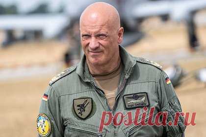 Раскрыты новые детали утечки беседы немецких офицеров об атаке на Крымский мост. Инспектор Военно-воздушных сил (ВВС) Германии Инго Герхарц также неправильно подключился к перехваченному звонку офицеров ФРГ об атаках на Крымский мост. Об этом сообщает телеканал N-TV. При этом сообщается, что, в отличие от другого участника, утечки данных при звонке у инспектора Герхарца не было.