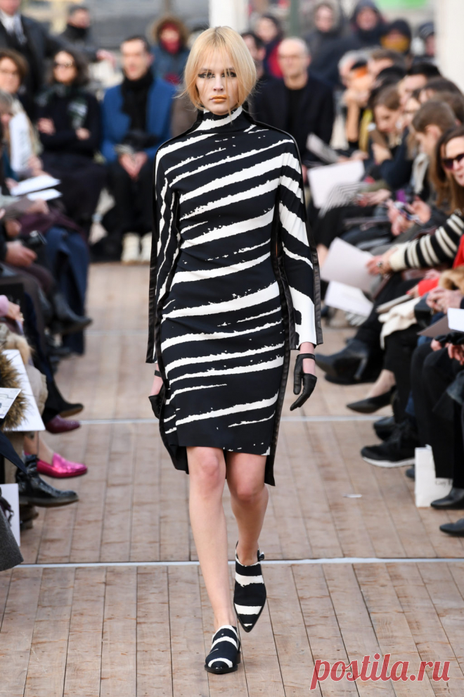 guy-laroche-012-a-w-201819-ready-to-wear-paris • Showdetails