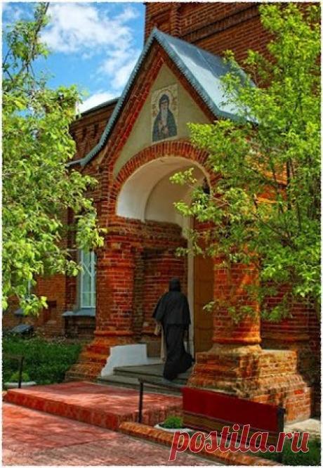 Экскурсии по Москве 
 
 Москва далекого прошлого и новая Москва, устремленная в будущее! 
 
Официальная Москва.Москва в суете будней и в ярких огнях праздников! 
 
Экскурсии по Москве – это встречи с многоликой, разноголосой, и всегда только прекрасной столицей России! 
 
 
Мы приглашаем всех желающих !!