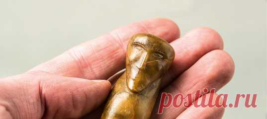 Однажды археологи исследовали могильник в Хакасии и обнаружили детские игрушки возрастом более 4,5 тысячи лет.