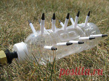 Система полива из старой бутылки и использованных ручек