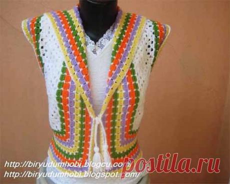 Жилет из бабушкиных квадратов