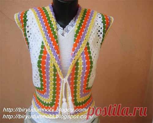 Жилет из бабушкиных квадратов