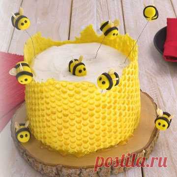 Торт Медовик рецепты и украшение

Если любите торт Медовик рецепт вам пригодится - у меня несколько новеньких. И бонус - как украсить домашний медовый торт!