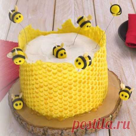 Торт Медовик рецепты и украшение

Если любите торт Медовик рецепт вам пригодится - у меня несколько новеньких. И бонус - как украсить домашний медовый торт!