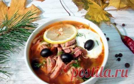 Солянка «новогодние отголоски» Сборная мясная солянка — королева первых блюд. Такую солянку хорошо делать после праздников, когда остается много разного мяса. 

 

ИНГРЕДИЕНТЫ: 


	мясо (свинина или говядина) &nda...