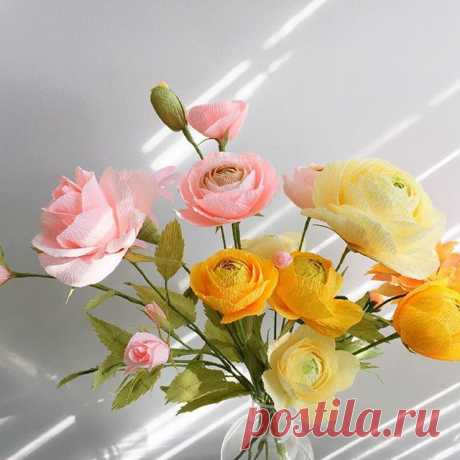 ☀️Venetian gold. #paperflowers #paperranunculus #paperroses #paperdahlia
