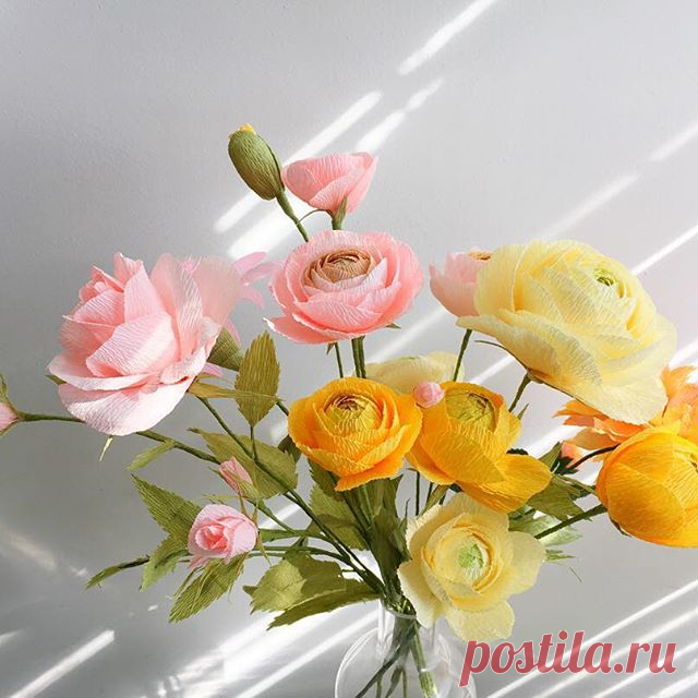 ☀️Venetian gold. #paperflowers #paperranunculus #paperroses #paperdahlia