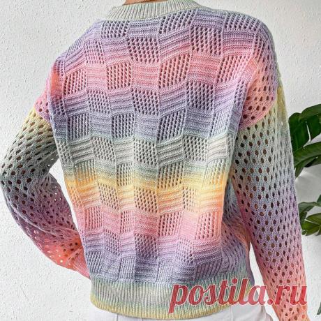Эффектный радужный джемпер