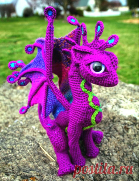 Дракон-кошка. Крючком Руководство по вязанию крючком сказочного дракона-кошки Сказочный Дракон-кошка имеет 13 дюймов в высоту от ступни до макушки головы, 20 дюймов в длину от кончика хвоста до носа и 20 дюймов в ширину от…