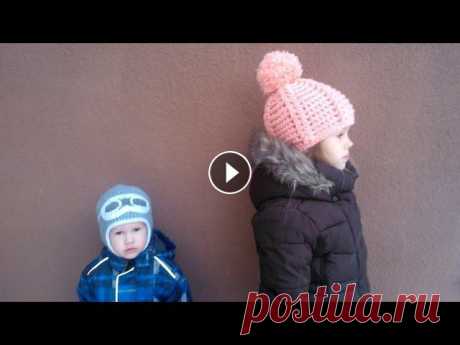 Две Вязаные Детские шапочки крючком Crochet winter children hats Вяжем крючком 2 детские шапки из толстой пряжи. Шапочки для мальчика и для девочки. Это теплые зимние модные вязаные шапки. Шапка с косами и шапка шле...