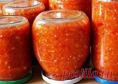 Аджика острая из кабачков.
Ингредиенты:- 5 кг кабачков- 200 гр чеснока- 1 кг сладкого красного перца (очень желательно крупных и сочных)- 500 грамм горького перца- 1 кг яблок- 1 кг моркови- 0,5 л растительного масла- 5 столовых ложки 6% уксуса- 3 пучка зелени (петрушка – 2, укроп -1)- 150-200 гр сахара- 100 гр соли
Приготовление:1. Очистить перец и чеснок, пропустить через мясорубку2. Помыть кабачки и пропустить через мясорубку (желательно пропустить полученную массу еще р...