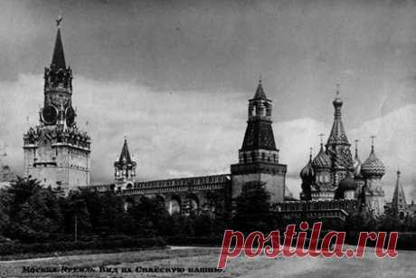 Facebook
СТАРАЯ ФОТОГРАФИЯ

Вид на Спасскую башню и Покровский собор (1946 г.)

Фото с сайта - https://pastvu.com/p/100709