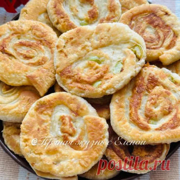 Мясные лепешки из слоеного теста на сковороде 246 ккал рецепт с фото пошаговый от Елена Макарова / Амбассадор - Овкусе.ру