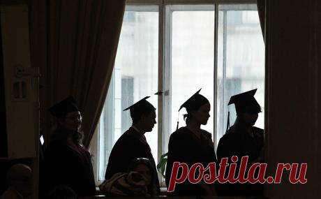 Колледжи и вузы проведут эксперимент по выдаче электронных дипломов. В список участников эксперимента по созданию электронных дипломов и аттестатов вошли лицеи, колледжи, а также региональные и федеральные вузы.