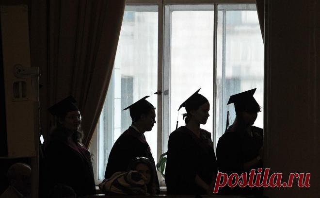 Колледжи и вузы проведут эксперимент по выдаче электронных дипломов. В список участников эксперимента по созданию электронных дипломов и аттестатов вошли лицеи, колледжи, а также региональные и федеральные вузы.