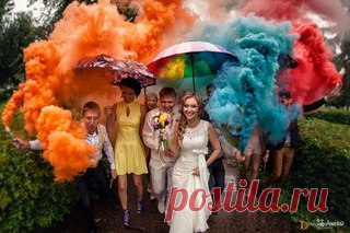 Фестиваль Цветного дыма 2017. 

3 и 4 января, 15:00 – Парк Им.Бабушкина. 

Красочный цветной дым окутает Парк Сказок на одни выходные. Мы создадим волшебный мир ярких облачных грез, выстроившись в километровое живое кольцо и в один миг раскрасим серое небо Петербурга взрывом шашек цветного дыма в руках каждого. 

Лучшие творческие коллективы города на протяжении всего праздника продемонстрируют свое мастерство в обращении с огнем, пиротехникой и дымом. 

Вход свободный.