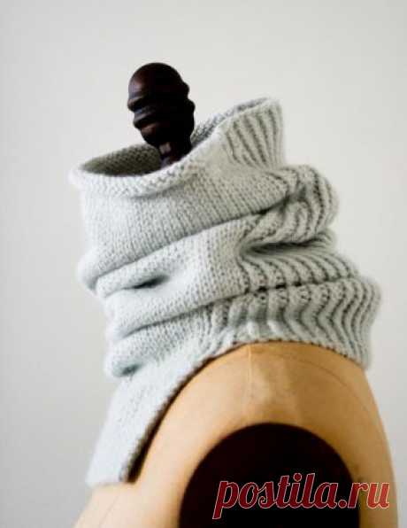 Structured Alpaca Cowl in Purl Soho’s New Alpaca Pure! Purl Soho's newest yarn, Alpaca Pure, is wonderfully suited for contrasts and warmth! This elegantly plied yarn is as articulate in a textured rib as it is in smooth stockinette stitch. And in 100% of the softest and coziest alpaca fiber we've ever felt, this worsted weight yarn creates the very fabric you dream about in the bitterest depths of winter.  Our Structured Alpaca Cowl was inspired by the versatility of Alpa...