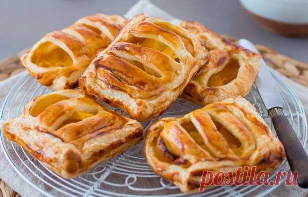 ​Слойки с яблоком и манго