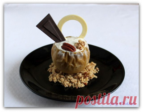 Say Cheese: Печеное яблоко с кремом из голубого сыра и крамблом из ореха пекан