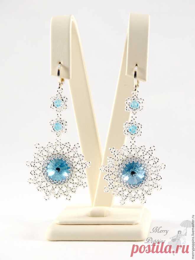 Купить серьги "Снежинки" из бисера и Swarovski - серебряный, серьги, серьги из бисера, серьги москва