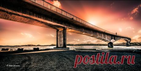 YouExif - Bridge to cross