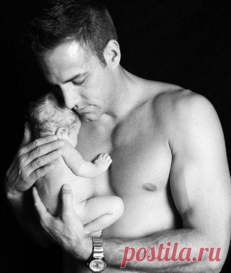 Один мудрец сказал: -"Самое лучшее лекарство для человека - любовь и забота..." Кто-то переспросил: -"А если не поможет?" Мудрец ответил: -"Увеличьте дозу!".