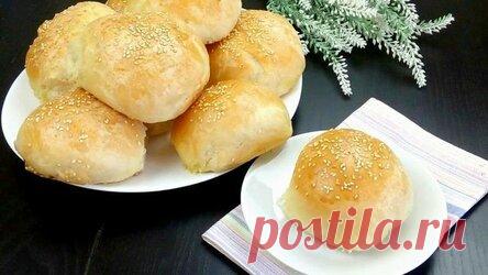 Булочки с картофельной начинкой и дрожжевое тесто почти слоёное Домашняя. Ингредиенты. для теста: мука 450 - 500 гр. соль - 1 ч.л. без горки. дрожжи прессованные - 20 гр. или 1 ч.л. с горкой сухих. растительное масло - 2 ст.л. вода - 300 мл. сахар - 1 ст.л. яйцо - 1 шт. кунжут - 1 ст.л. маргарин - 50 гр. или сливочное масло. картофельная начинка - 250-300 гр. Пошаговый рецепт приготовления. Первым делом замесим тесто. В миску налила тёплую воду, добавила соль, сахар, расти...