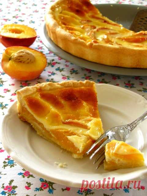 Пирог с персиками и сметанной заливкой - очень вкусным такой пирог получается и с клубникой