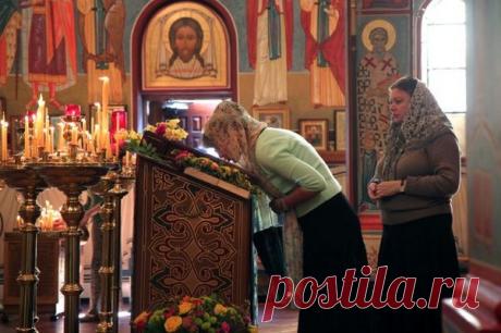 Можно ли с месячными ходить в церковь: что говорят священники