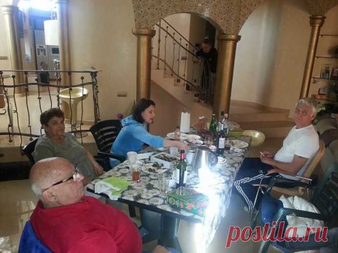 (2) Facebook