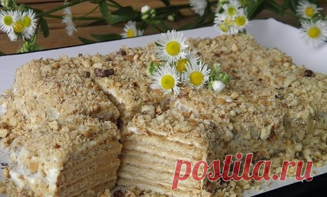 ТОРТ ИЗ ПЕЧЕНЬЯ БЕЗ ВЫПЕЧКИ 
Нежный вкус - просто объедение!
ИНГРЕДИЕНТЫ:
 Печенье — 300 Грамм
 Сметана — 300 Грамм
 Сахар — 100 Грамм
 Ванильный сахар — 8 Грамм
 Очищенные орехи — 50 Грамм
ПРИГОТОВЛЕНИЕ:
1. Приготовьте продукты. Печенье нужно брать самое простое песочное. Жирность сметаны также роли не играет, берите любую, у меня 20% жирности.
2. Для крема смешайте сметану с сахаром и ванильным сахаром.
3. Возьмите теперь плоскую тарелочку (квадратную или прямоугольную)....
