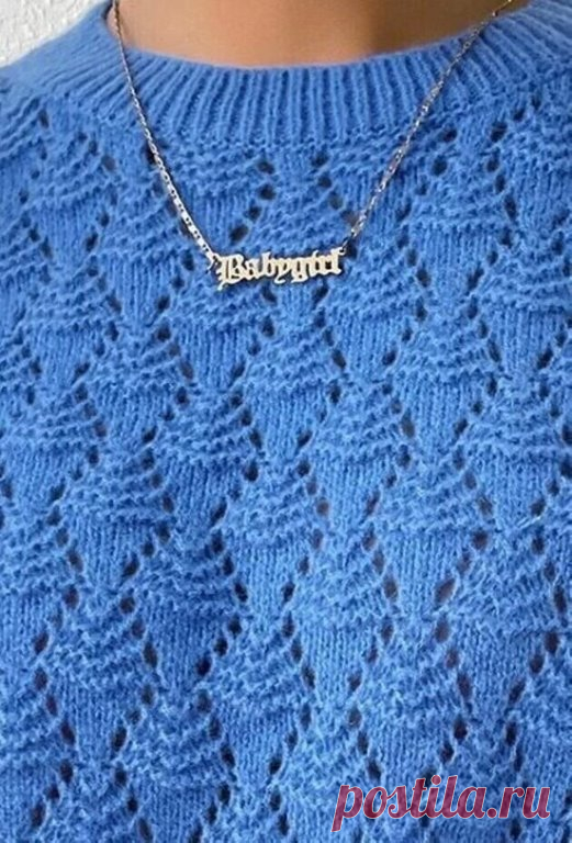 ЛИЛОВЫЙ ДЖЕМПЕР LILA MIST


Джемпер связан спицами из пряжи DROPS Brushed Alpaca Silk. Изделие вяжется снизу-вверх ажурным узором.
 
РАЗМЕРЫ: 
 S - M - L - XL - XXL - XXXL
МАТЕРИАЛЫ: 
 DROPS BRUSHED ALPACA SILK 140 м 25 г, 77% альпака, 23% шелк
 150-175-175-200-225-225 г цвет 17, light lavender
 
 
СПИЦЫ:
 
Круговые спицы 5 мм 80 см, 4,5 мм 40 и 80 см. 
 
Для вязания в технике MAGIC LOOP понадобятся спицы длиной только 80 см каждого размера.
 
ПЛОТНОСТЬ:
 17 п на 22 рядов ...